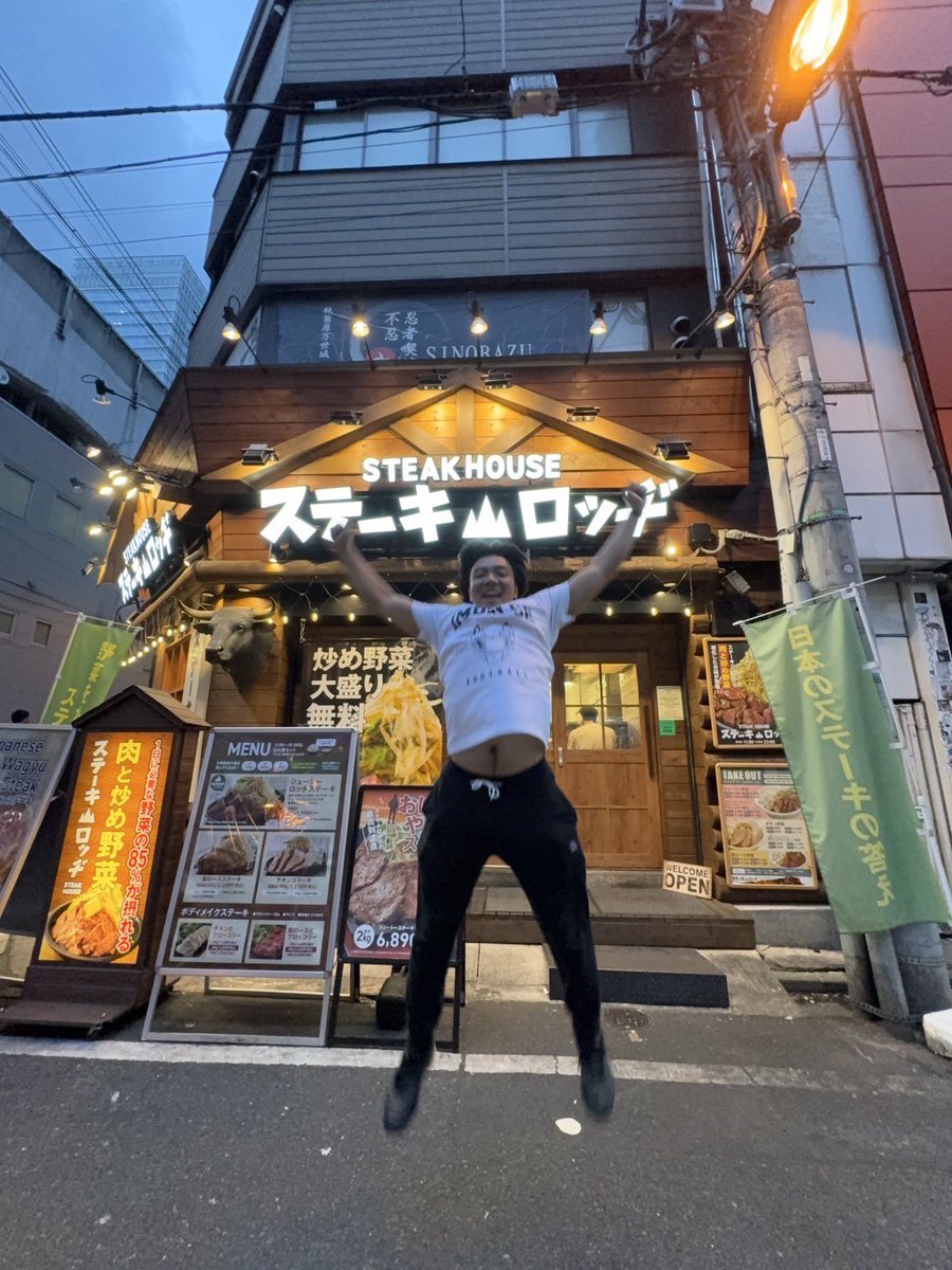 TGUSNAILS's tweet photo. 【企業協賛のお礼】

シンテイ警備様、新歓期に多大なるご協力をいただきありがとうございます！

写���はご飯をご馳走になった時の様子です😋
引き続きご声援のほど、よろしくお願い��たします！

 #snails
 #アメフト
 #東京学芸大学
 #シンテイ警備 https://t.co/CODccBGBDz