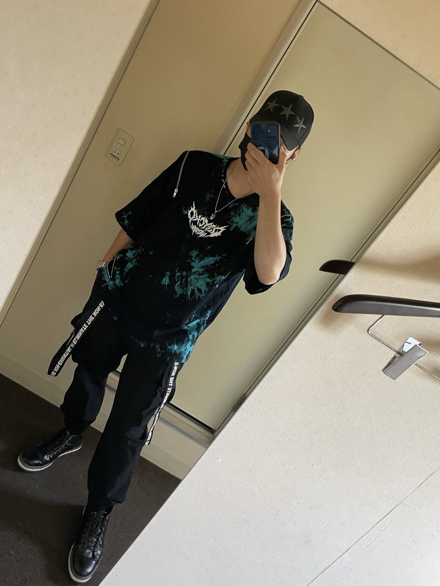 しおん tweet media