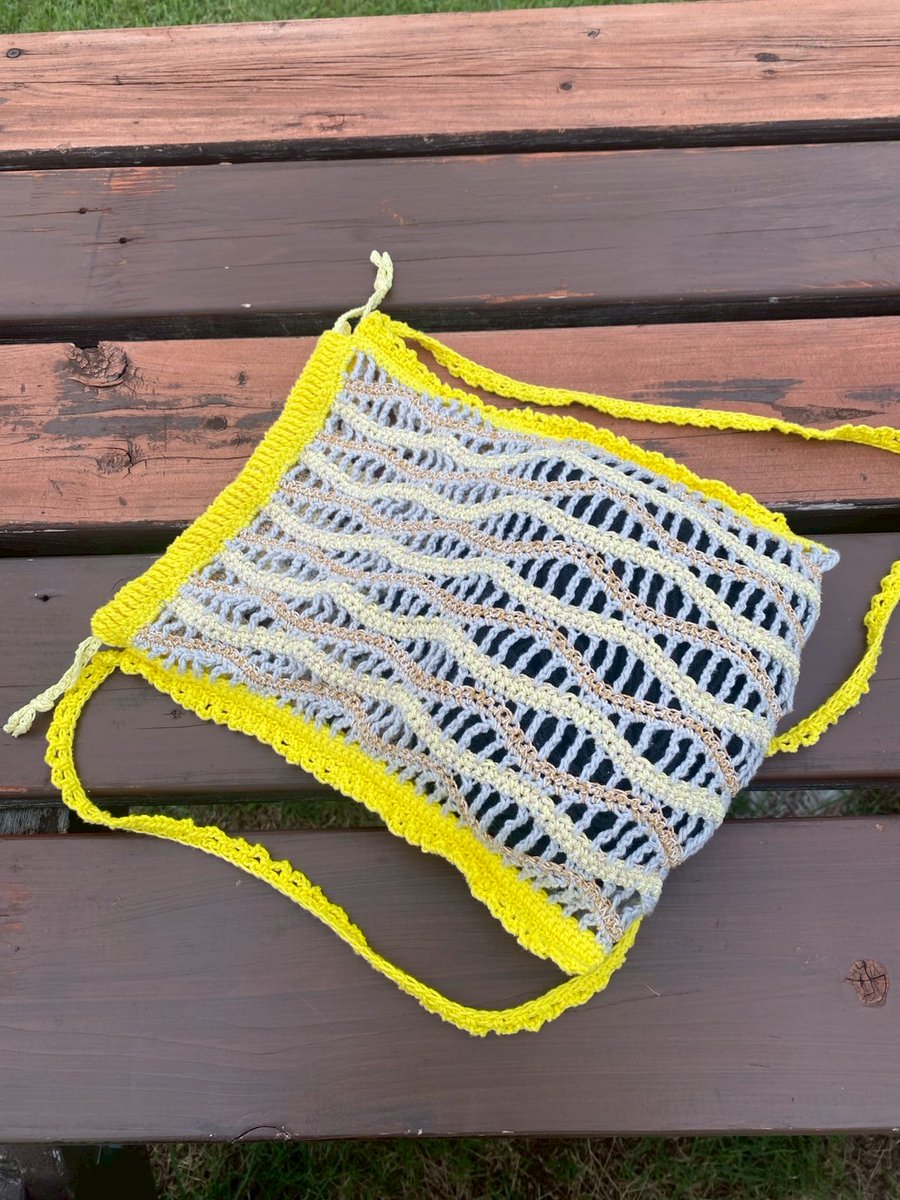 なみなみウェーブの巾着トートバッグ
(ショルダーバッグ)

参考 <a href="/kii_tee/">KiiTEEKiiTEEKiiTEE</a> 様

#kiiteekiiteekiitee
#なみなみウェーブ
#巾着バッグ
#編み物 
#編み物初心者 
#かぎ針編み 
#編み物好きさんと繋がりたい