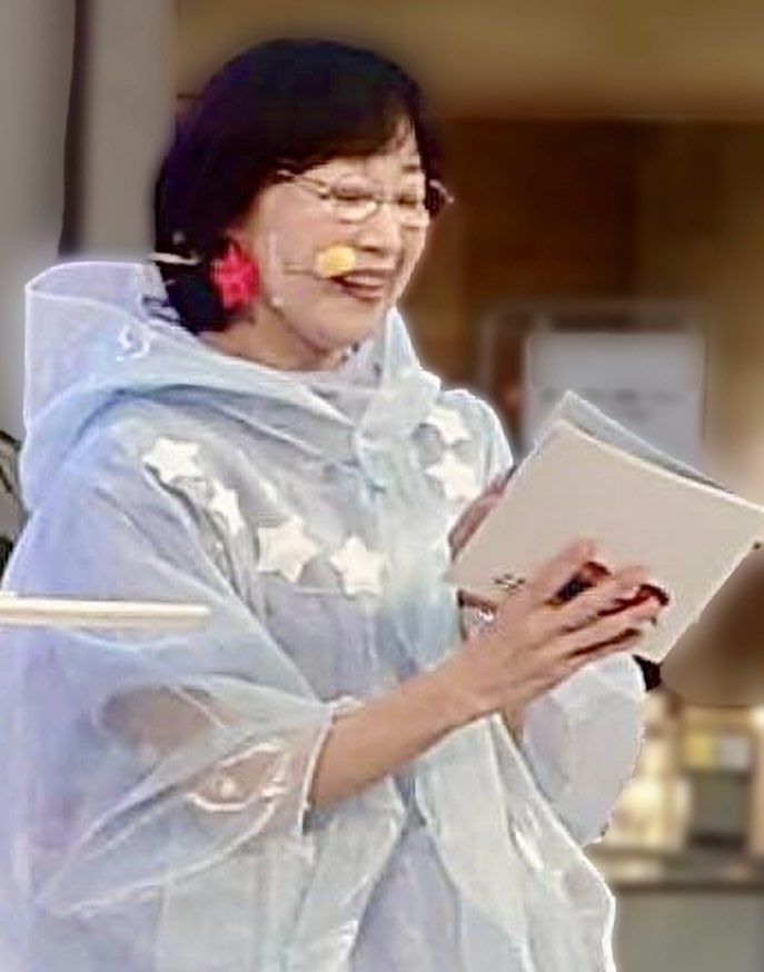 ウチの子は静かに出来ないから
美術館でなんてムリ！

大丈夫です♪
はしゃいでOK、ぐずってOK、
入退室OKのイベント
えみこさんと楽しもう！
赤ちゃんも一緒に楽しめる
シート床スペース&amp;ソファベンチ
会場です♪

内容そのまま時間を圧縮
60分のほっこりワールド！
ミニハープの生演奏もございます🎵