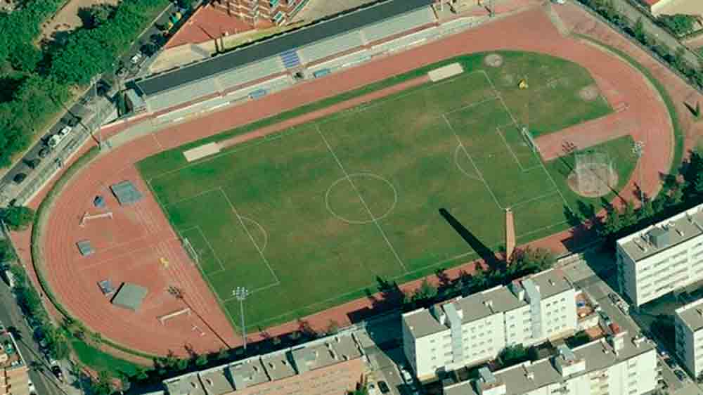 El Bruguers (@elbruguers) on Twitter photo L’Ajuntament ja treballa per recuperar la gespa de La Bòbila.
Les temperatures extremes han provocat una malaltia i, mentre durin les tasques de recuperació, els entrenaments i els partits del C.F. Gavà es traslladen a Can Torelló.
elbruguersdigital.cat/gespa-de-la-bo… L’Ajuntament ja treballa per recuperar la gespa de La Bòbila.
Les temperatures extremes han provocat una malaltia i, mentre durin les tasques de recuperació, els entrenaments i els partits del C.F. Gavà es traslladen a Can Torelló.
elbruguersdigital.cat/gespa-de-la-bo…