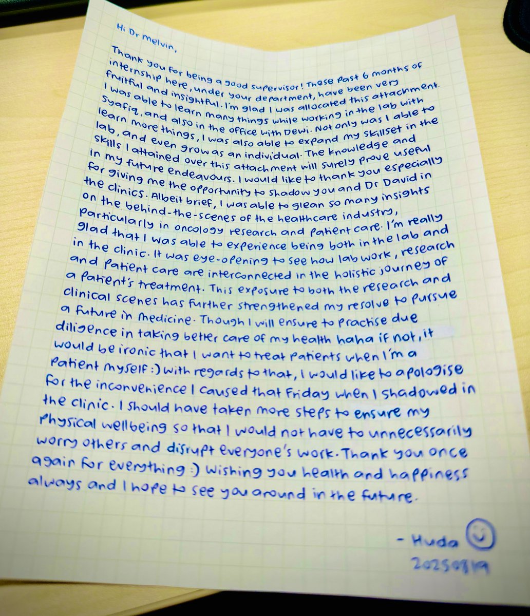 DrMLChua's tweet image. One of those few days with many things to post…

Such a thoughtful note by a 18yo intern…

And check out the penmanship! 😁

#futureisbright 
#Medicine