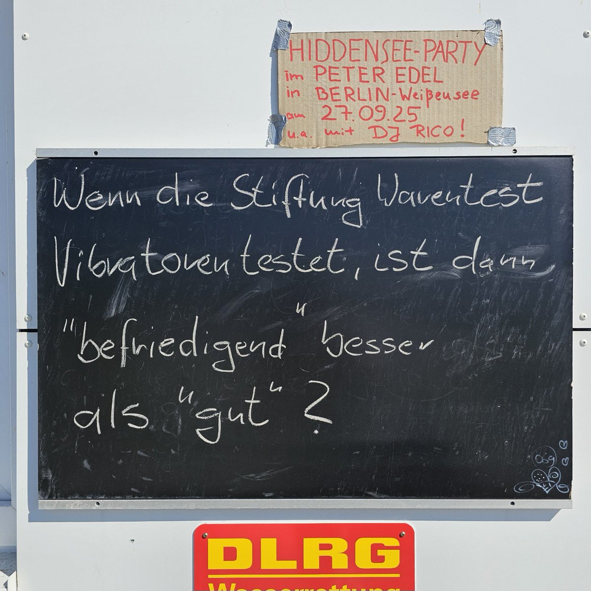 Heute schon gelächelt? 😊 Der heutige #Tagesspruch der Rettungsschwimmer in Vitte inkl. Veranstaltungsankündigung für Berlin.
