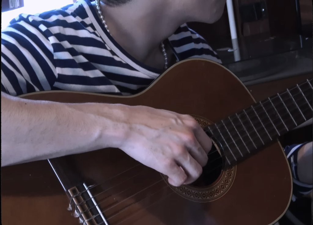 pide97's tweet photo. He didn’t just play the guitar
he played my heart🤌🏻🫠
#POVPIDE_EP1
#PIDEmonthapoom https://t.co/MzJfjFq5LV