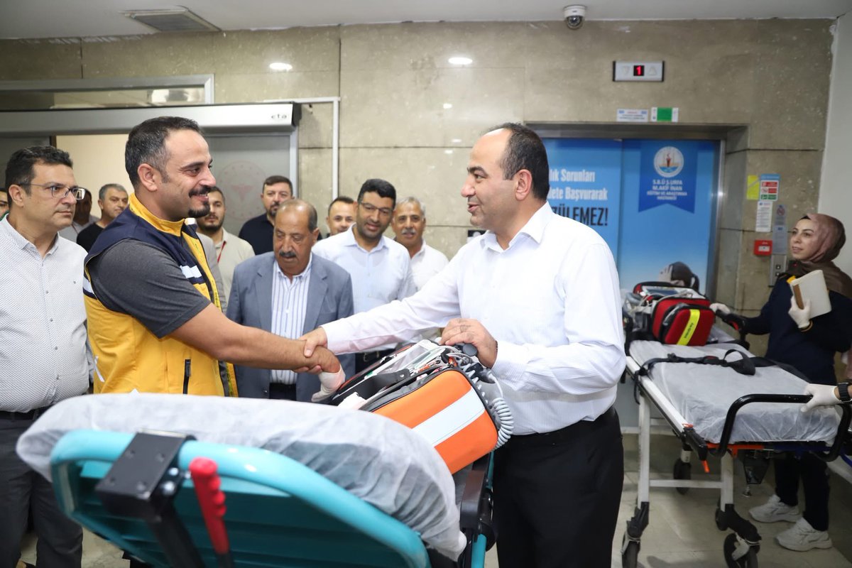 AliErogllu's tweet image. #hijyen #yok çalışanlar dahi risk altında.

il Sağlık Müdürü Erhan Berk
Şov yapmayı bırakıp gerçekten sahaya inmek istiyorsanız, sadece kendinize yarayacak karelerin peşinde koşmak yerine vatandaşımızın hangi şartlarda sağlık hizmeti aldığını da görün.

Cesaretiniz ve yüreğiniz…