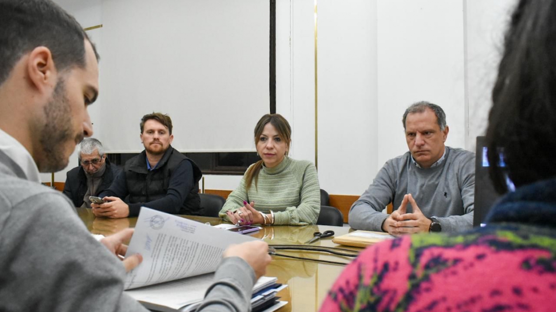 #LicitacionPublica La EPE invierte más de $ 5.000 millones para mejorar la red de media y baja tensión en Rosario. “Es una obra que no tiene precedentes”, explicó la presidenta Anahí Rodríguez.

santafe.gob.ar/noticias/notic…