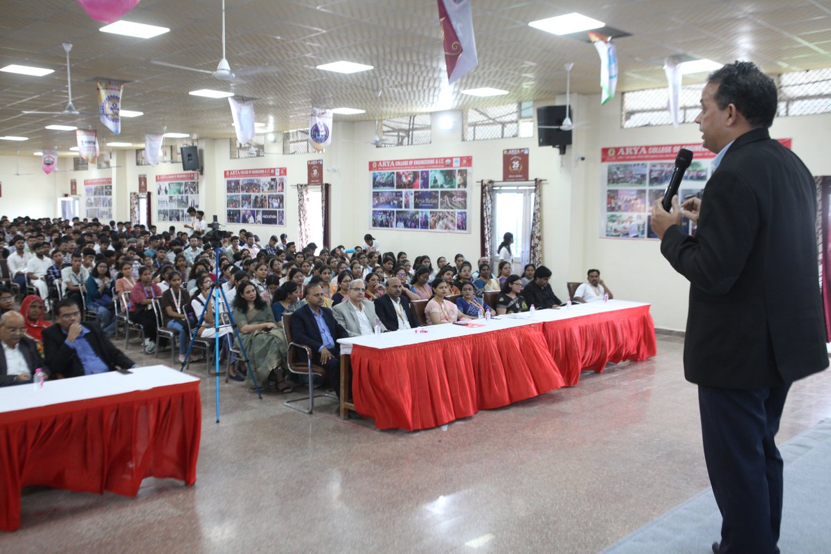 aryacolleges's tweet photo. As part of the #InductionProgram 2025 at #AryaCollege, Jaipur students had the privilege to attend an inspiring #MotivationalSession by Mr. @anilksjpr – Motivational Speaker on 18th August 2025,guiding students towards positivity, determination, and success. 

#OrientationDay https://t.co/JWoDhCxdrZ
