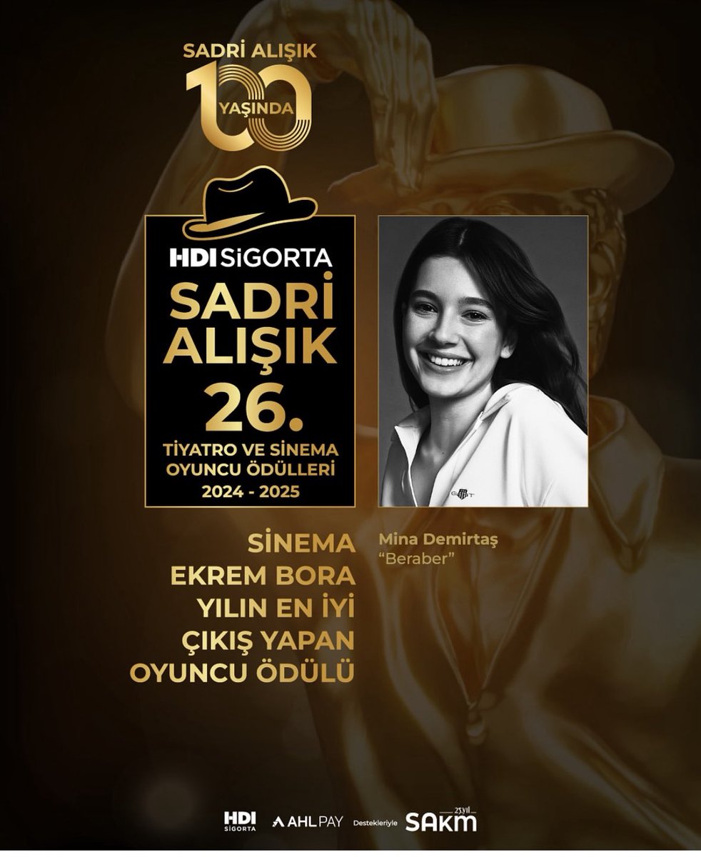 ‘Sadri Alışık 26. Tiyatro ve Sinema Oyuncu Ödülleri’nde sevilen oyuncu #MinaDemirtaş, ‘Sinema Ekrem Bora Yılın En İyi Çıkış Yapan Oyuncu’ ödülünün sahibi oldu. 👏