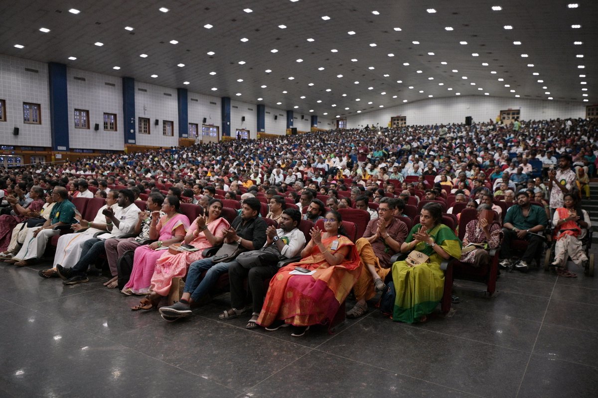cpsavesoil's tweet photo. On 17 Aug more than 5,000 people came together at SRM University Chennai for the Save Soil - Regenerative Revolution Agri Start-Up Festival 2.0. A full day of inspiring talks, 100+ innovative stalls. From farmers and entrepreneurs to youth stepping up to shape the future of agriculture.

#SaveSoil
