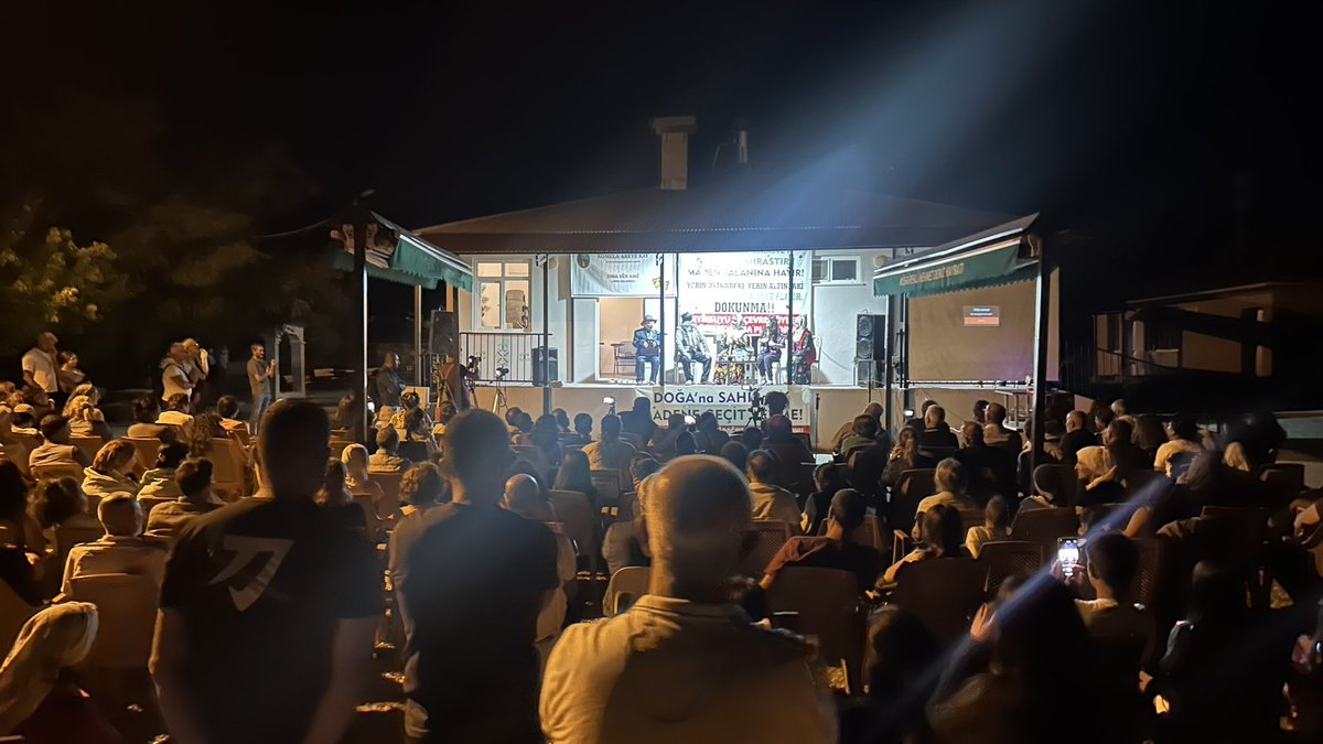 Dersim Merkez’e bağlı Geyiksuyu (Deşt) Köyü’nde “Geyiksuyu’da doğa, yaşam ve tiyatro buluşması” etkinliğine katıldık. 

Hareketimiz tarihinde büyük bedeller vererek mücadele geleneği yaratan Geyiksuyu halkının yanındayız.

Madene ve talana hayır!