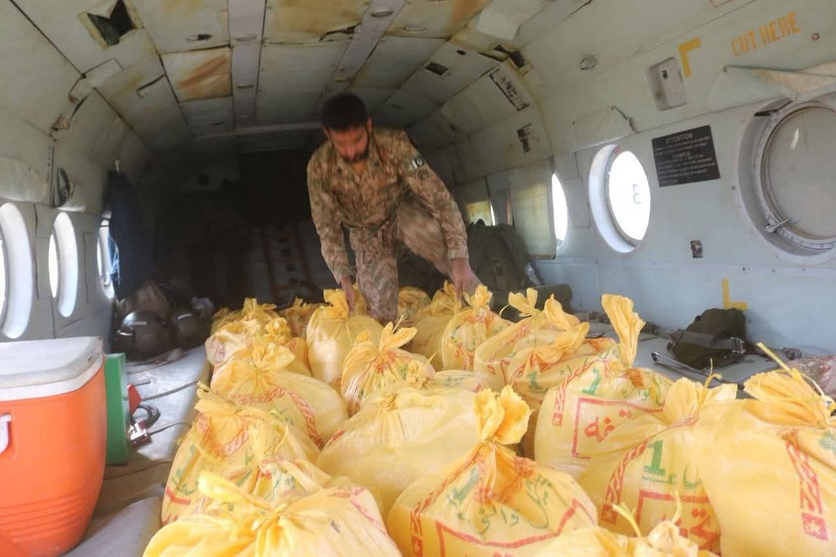 ij422's tweet image. سیلاب سے پیر بابا میں خوفناک تباہی، پاک آرمی نے عوام کے دل جیت لئے،
 پاک فوج پھر میدان میں ۔۔۔
#PakistanArmy #DGISPR #FieldMarshal #RescueOperation