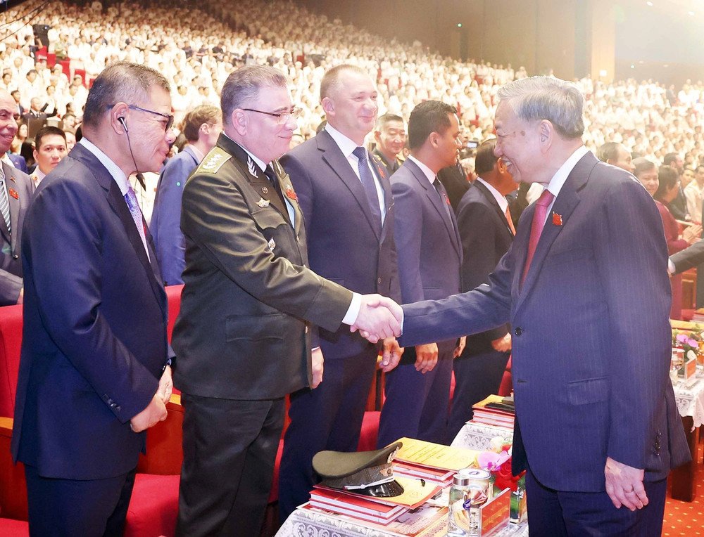 Concluye fructífera visita a Hanoi delegación cubana a actividades conmemorativas por el Aniversario 80 del Día Tradicional de la Seguridad Pública del Pueblo de #Vietnam, encabezada por el miembro del Buró Político y ministro del Interior GCE Lázaro Alberto Álvarez Casas.