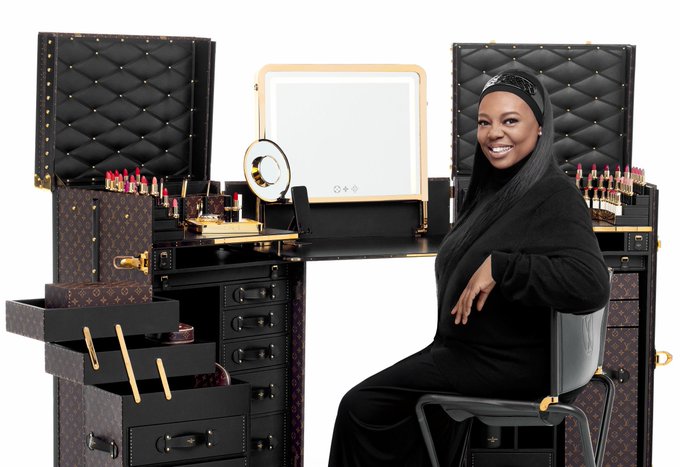 لويس فويتون تطلق مجموعة "La Beauté" لتعيد تعريف المكياج الفاخر بأسلوب مبتكر وألوان مذهلة. اكتشفي تفاصيل المجموعة ، وأخبرينا: أي منتج ستختارين لتجربته؟ #labeauté 