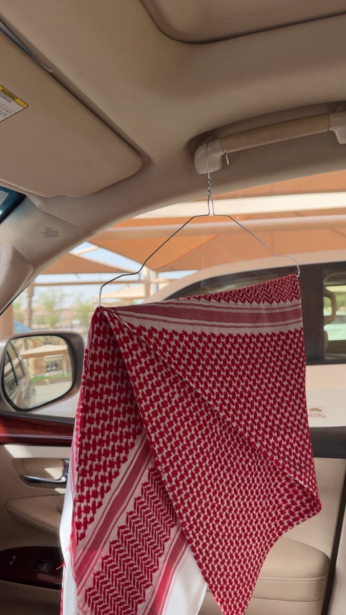 إن زان عقل الشخص دلّه و مشّاه
وإن شان ما تنفع وصاة الموصّين..