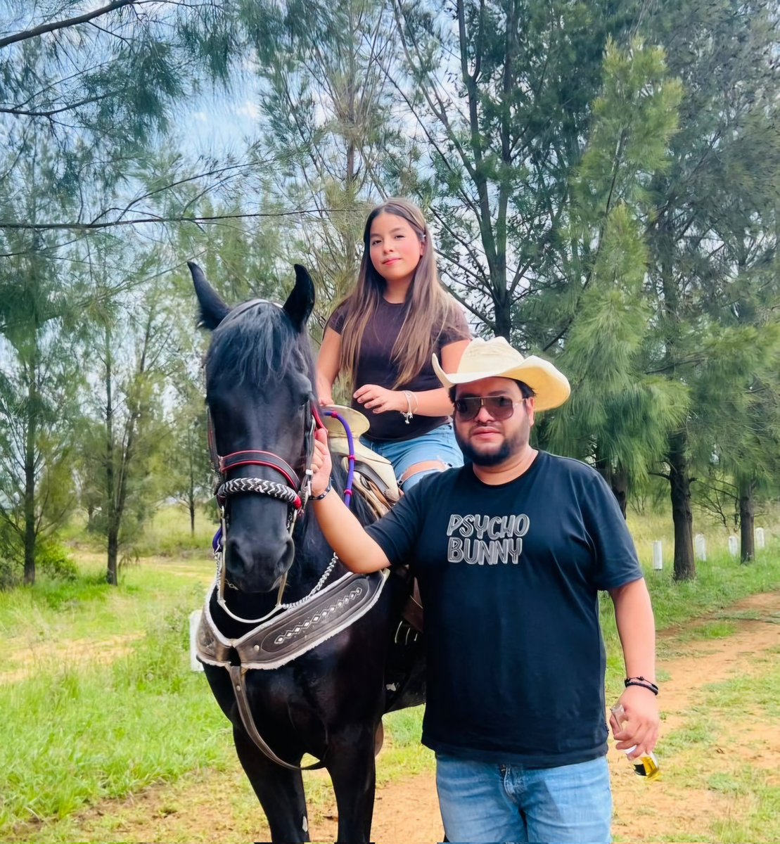 Mi Princesa Romina y su tío Pipe, dueños de la cuadra Romina's Team, junto con Alessita, divirtiéndose en la cabalgata por el cumple del amigo Chufo