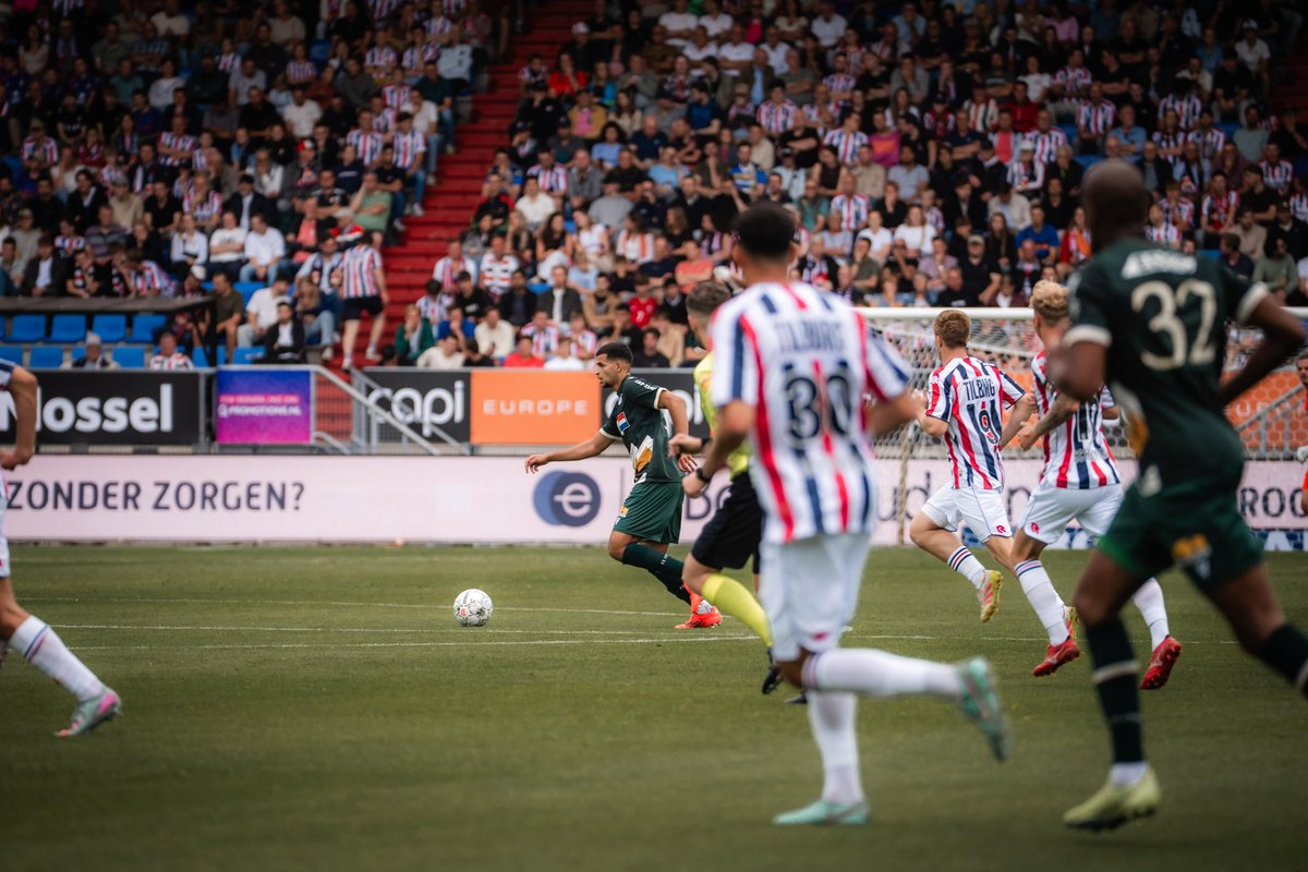 FCEindhoven's tweet photo. 𝟮 𝘄𝗲𝗱𝘀𝘁𝗿𝗶𝗷𝗱𝗲𝗻 𝗼𝗻𝗱𝗲𝗿𝘄𝗲𝗴, 𝟮 𝗰𝗹𝗲𝗮𝗻 𝘀𝗵𝗲𝗲𝘁𝘀 🧱🧤
#FCEindhoven #wilFCE #ClubvanGoeiVolk https://t.co/PuStdD78tN