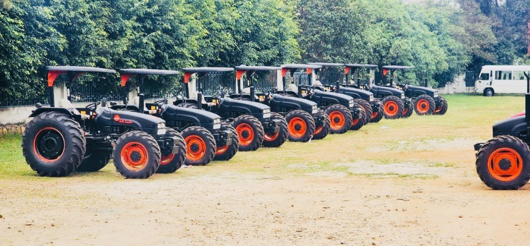 EgidieBibio's tweet photo. .@HeiferRwanda through its Rwanda Dairy Market Systems Project in collaboration with @HelloTractor and the @RwandaGov, this Thursday will be launching the first #MechanizationHub in
@NyagatareDistr to address the critical challenges faced by
smallholder farmers in Rwanda. https://t.co/qvd0OpJP9s