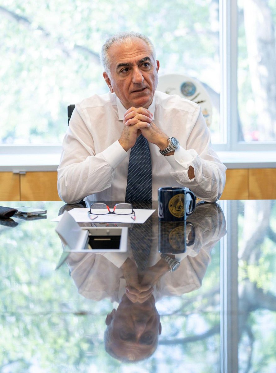 اگه این مرد از مبارزه کنار بکشه ایران تا ابد گرفتار جمهوری اسلامی و ۵۷ای ها خواهد ماند.

پس پرقدرت کنارش بمونید
#KingRezaPahlavi