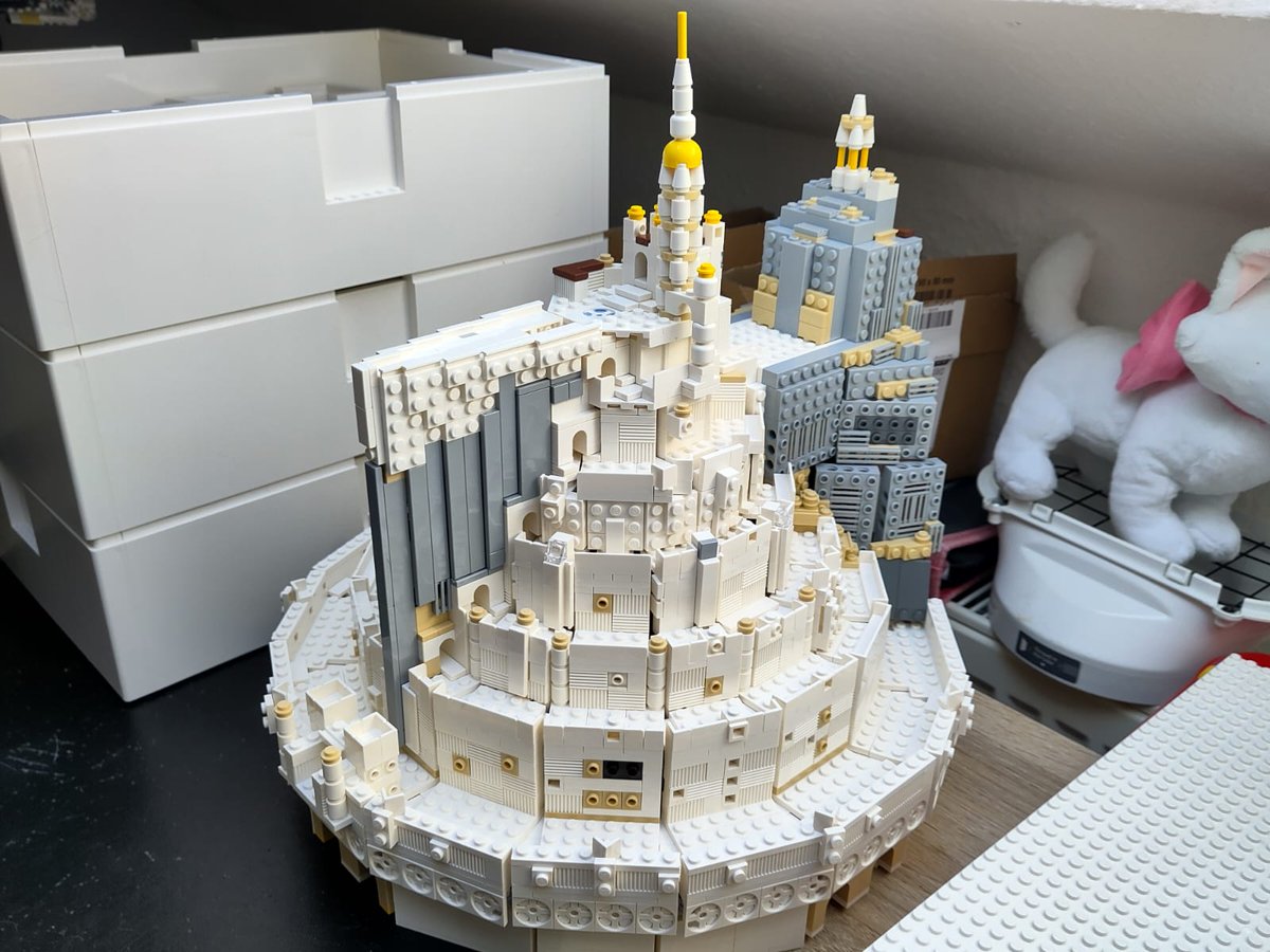 Kane2342's tweet photo. oh damn... i think i have an error in my build... looks like i built Minas Tirith instead of the Taj Mahal... welp... 
Finished Structure and at last some detailing :) https://t.co/oN3yNXbQuN