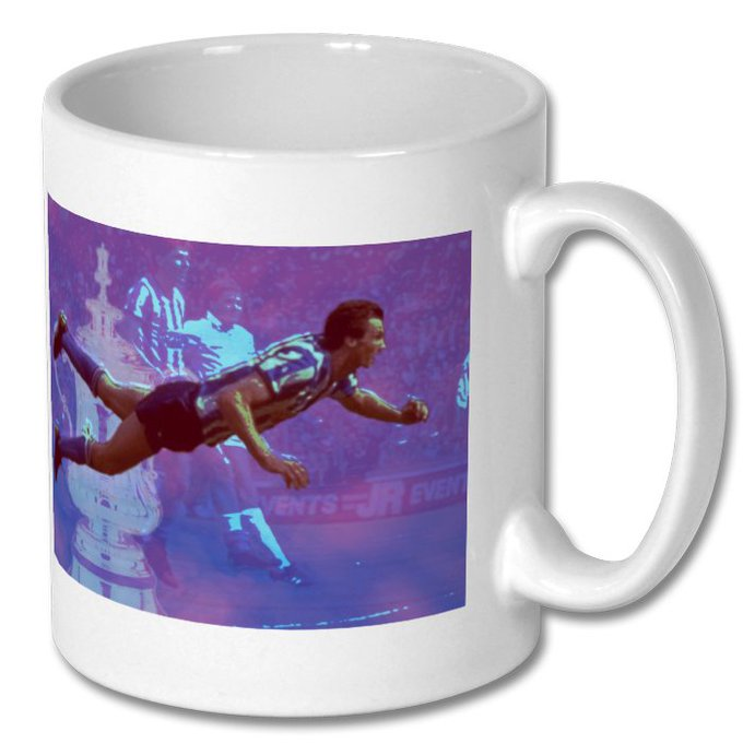 WPDigital2's tweet image. Keith Houchen's soaring through the air here on this mug from Football Art Online!

A perfect Gift idea for #Coventry City fans!
Order here with FREE UK delivery
footballart-online.co.uk/product/covent…

 #CCFC #SupportSmallBusinesses #PUSB