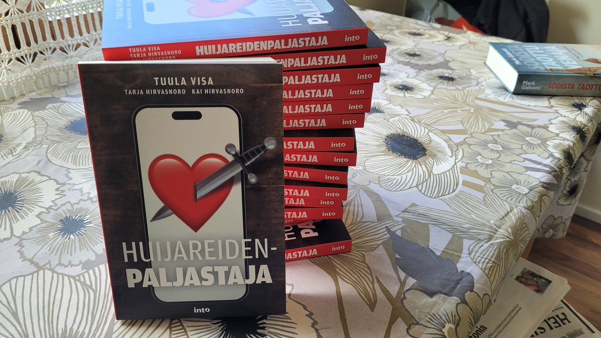 Päivän tähtihetki. #huijareidenpaljastaja kaupoissa viikon kuluttua. Kiitos <a href="/intokustannus/">Into</a>