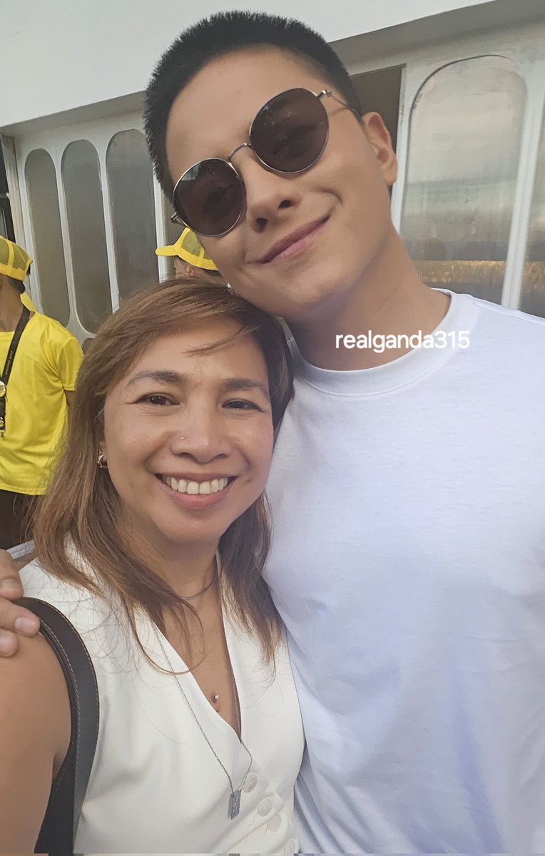 realganda315's tweet photo. Yung libreng shawarma po talaga yung dinayo ko! π
π
Salamuch lablab @imdanielpadilla !π Always so gracious! And #ShawarmaShack! π«Άπ https://t.co/L8azvJAsfi