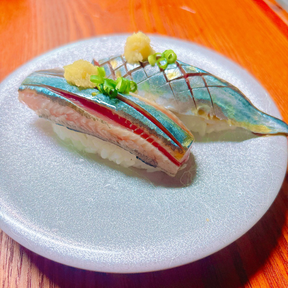 yoidore_takumin's tweet photo. 秋刀魚のにぎり https://t.co/cb0BntKyQ0