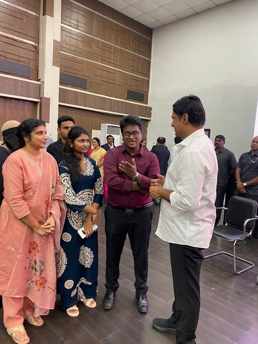 MarriRajasekar's tweet photo. From #technology to #service, creativity to community – the Clubs Expo at #MLRITM & #IARE was full of energy - Had a wonderful chat with these budding young #innovators whose passion truly lights up our campus👍 https://t.co/FomceEkeSV