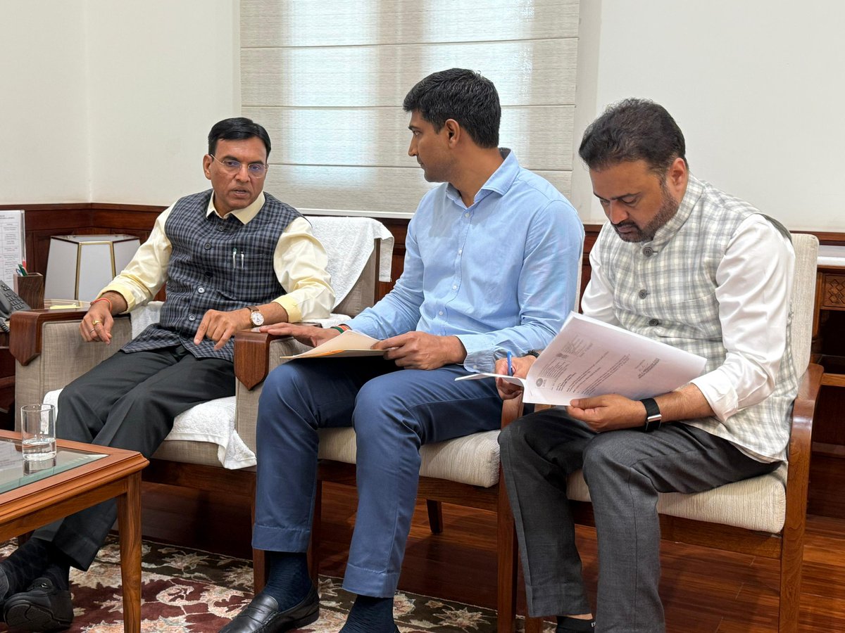 sanasathishbabu's tweet photo. Today, along with @SriKrishnaLavu, met Hon’ble Union Minister Dr. Mansukh Mandaviya Ji (@mansukhmandviya).

Requested urgent filling of 88 vacant posts at Kakinada ESIC Hospital to ease staff burden & ensure better healthcare for workers and families.

Also sought stronger sports infra for AP — National Centres of Excellence, completion of Khelo India projects, infra upgradation, new SAI Centre in Rayalaseema.

#Kakinada #AndhraPradesh #PublicWelfare #SportsExcellence #ESICHospital #KheloIndia #SAI #SanaSathishBabu

@mansukhmandviya @naralokesh @ncbn @JaiTDP @CollectorKakin1
@SriKrishnaLavu