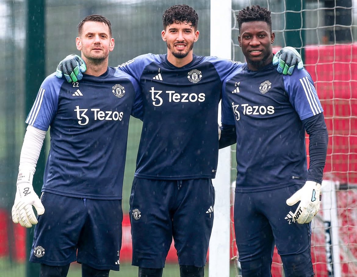 Manchester United Brasil (@manutdbr) on Twitter photo 🚨 No momento, não está nos planos do Manchester United buscar um novo goleiro.
<a href="/TheAthleticFC/">The Athletic | Football</a> 🚨 No momento, não está nos planos do Manchester United buscar um novo goleiro.
<a href="/TheAthleticFC/">The Athletic | Football</a>