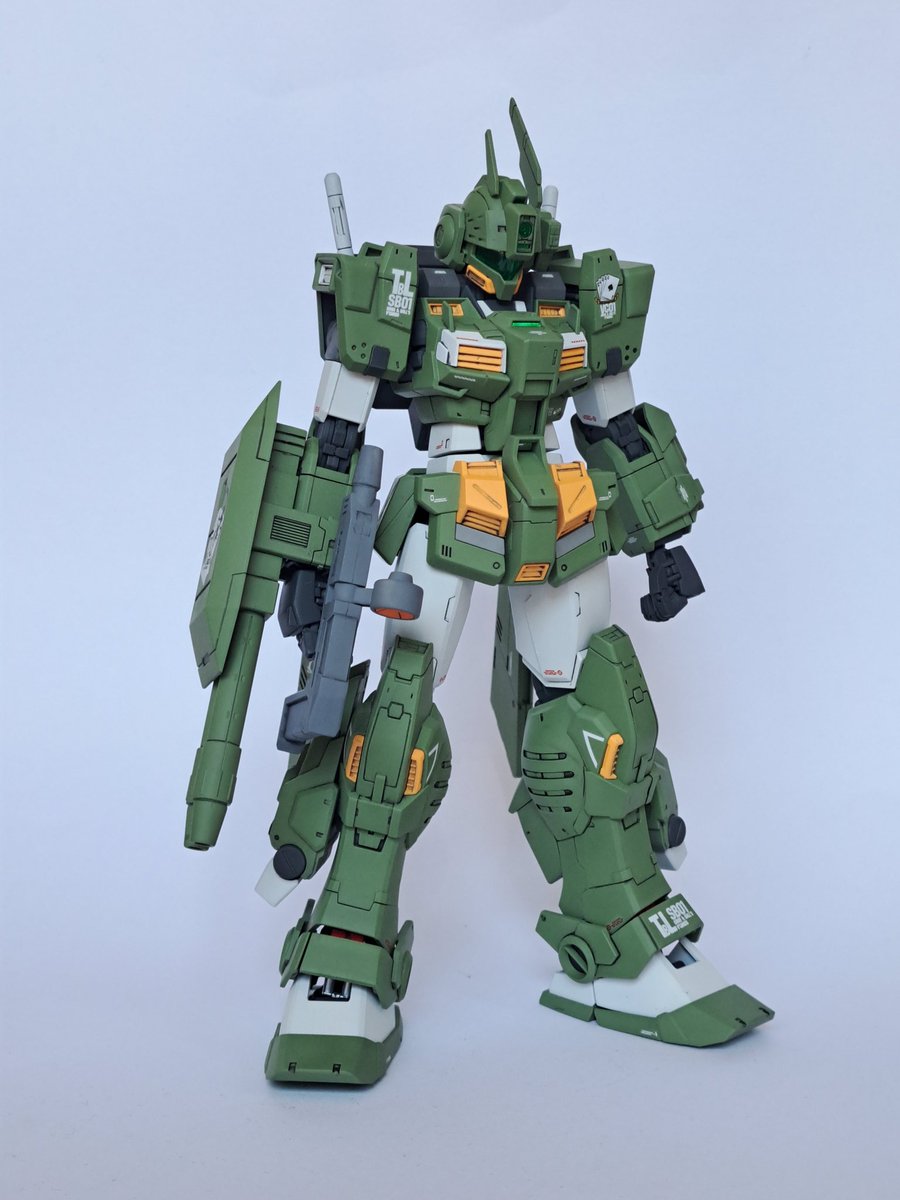 #GMタービュランス
#ガンプラ好きと繋がりたい 
#PLASTICBOMBカラー
預かっていたGMタービュランス完成しました。今回は白色部はPLASTIC BOMBカラーのニュートラルグレー0.5を使っています。ウォームカラーで隠蔽力も強くて良い感じです。