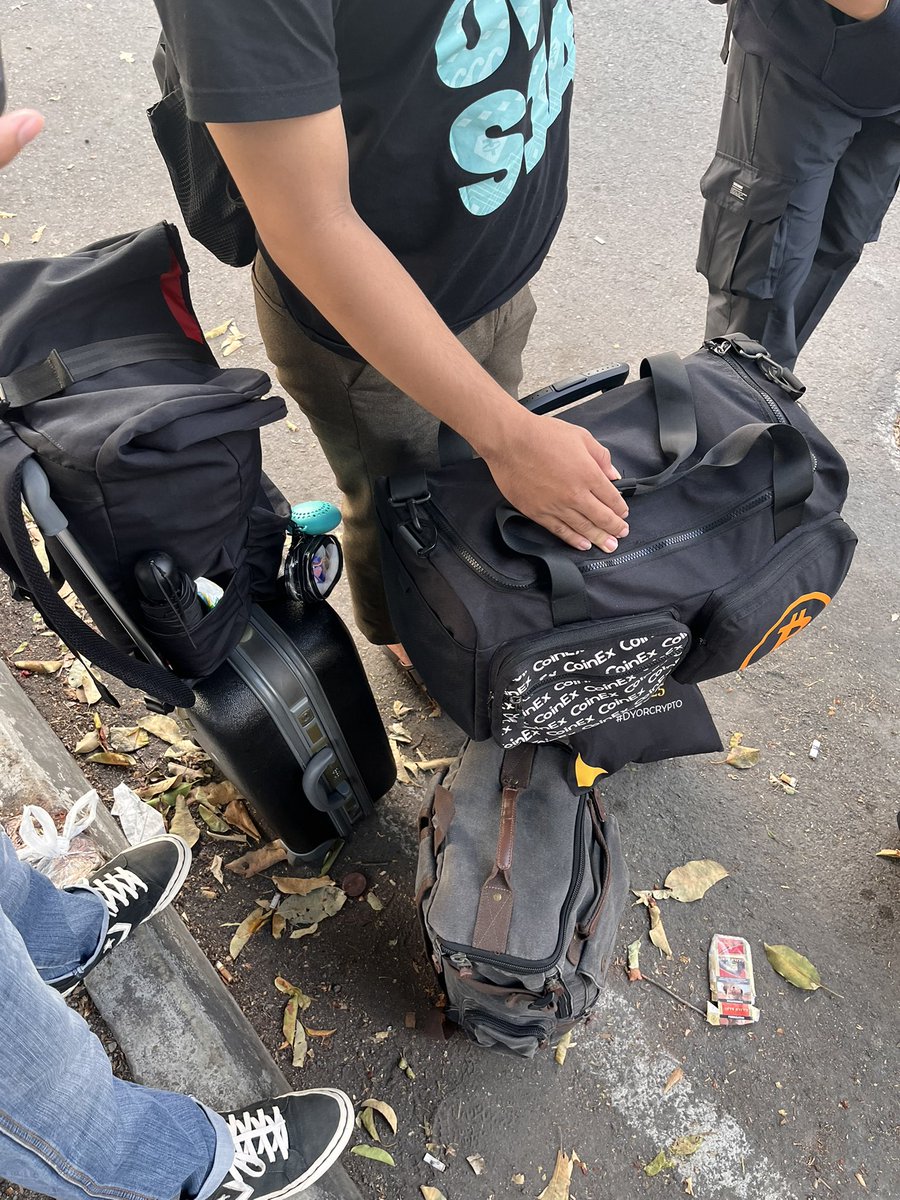 Gerkans007's tweet photo. Road to CoinFest Asia 👀
Gasabar buat memperluas relasi dan wawasan dengan expert dan web3 enthusiasts di satu tempat, bali🙌
@CoinfestAsia @coinvestasi
#CoinfestAsia2025 #coinvestasi #communitybus https://t.co/Uxl3G3kz6R