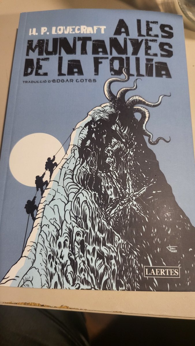 Xadamai (@xadamai_) on Twitter photo Ja és aquí... Ja ha arribat... A les muntanyes de la follia. Edició de <a href="/LaertesEd/">Editorial Laertes</a> . Gràcies per fer realitat el terror... En català. Ja és aquí... Ja ha arribat... A les muntanyes de la follia. Edició de <a href="/LaertesEd/">Editorial Laertes</a> . Gràcies per fer realitat el terror... En català.