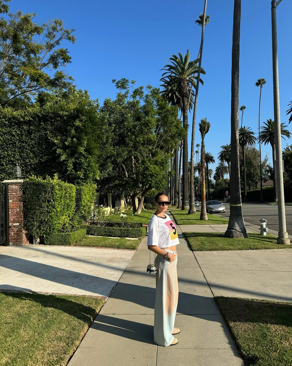 Boobop102mm's tweet image. Coffee tastes better when the LA sky is painted pink 🌴✨
#MorningInLA #CityOfDreams #SunriseVibes
