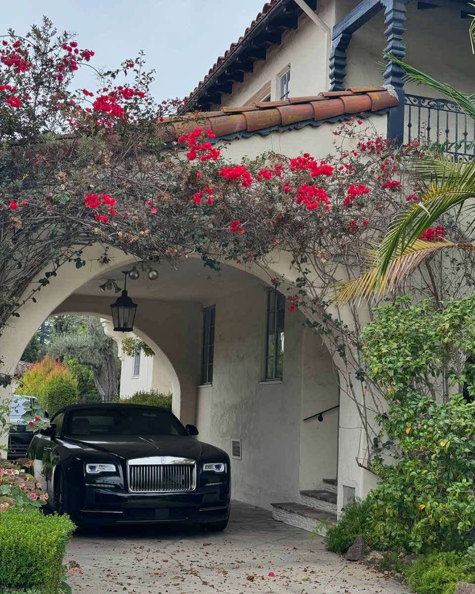 Boobop102mm's tweet image. Coffee tastes better when the LA sky is painted pink 🌴✨
#MorningInLA #CityOfDreams #SunriseVibes