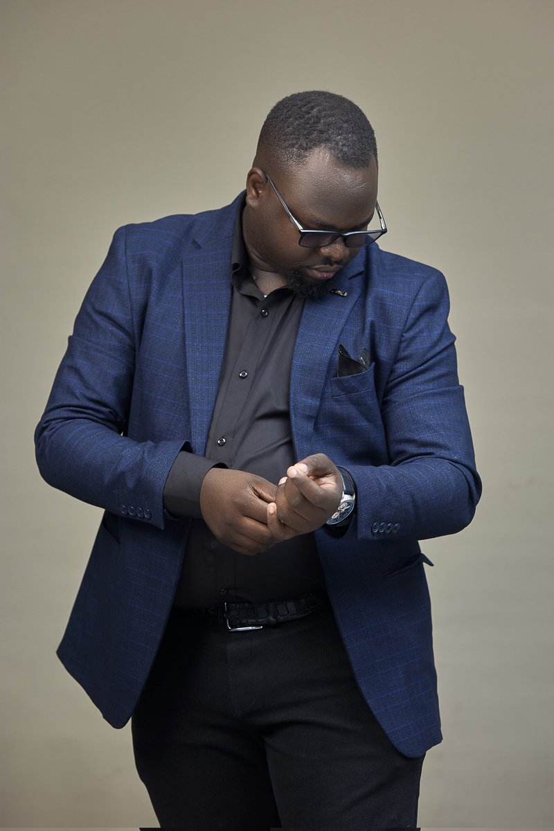 Am_De_Lastborn's tweet photo. Success isn’t just about grinding for yourself. It’s about lifting others,being truthful to those you love ,staying humble, and keeping God at the center.

📸 @Osoartsconcept1 https://t.co/cc13BhDyph