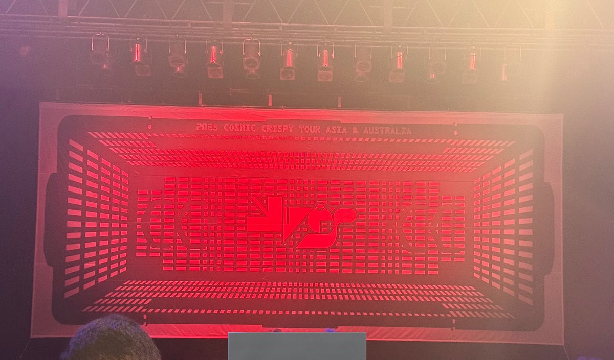 PreciousOneiros's tweet photo. 3年ぶりにイブ様に会ってきたよ〜🍎
大好きなイブ様の音楽を生で聴けて本当に良かった〜〜( ；ᵕ； )トークも可愛いくて… ᵕ ᵕ̩̩🫶 特に私はViolaが1番好きなのでアンコール合わせて2回聴けてとてもアツかった…！
#yves #이브 #CCTour #COSMICCRISPYTOUR https://t.co/b63DhtNVza