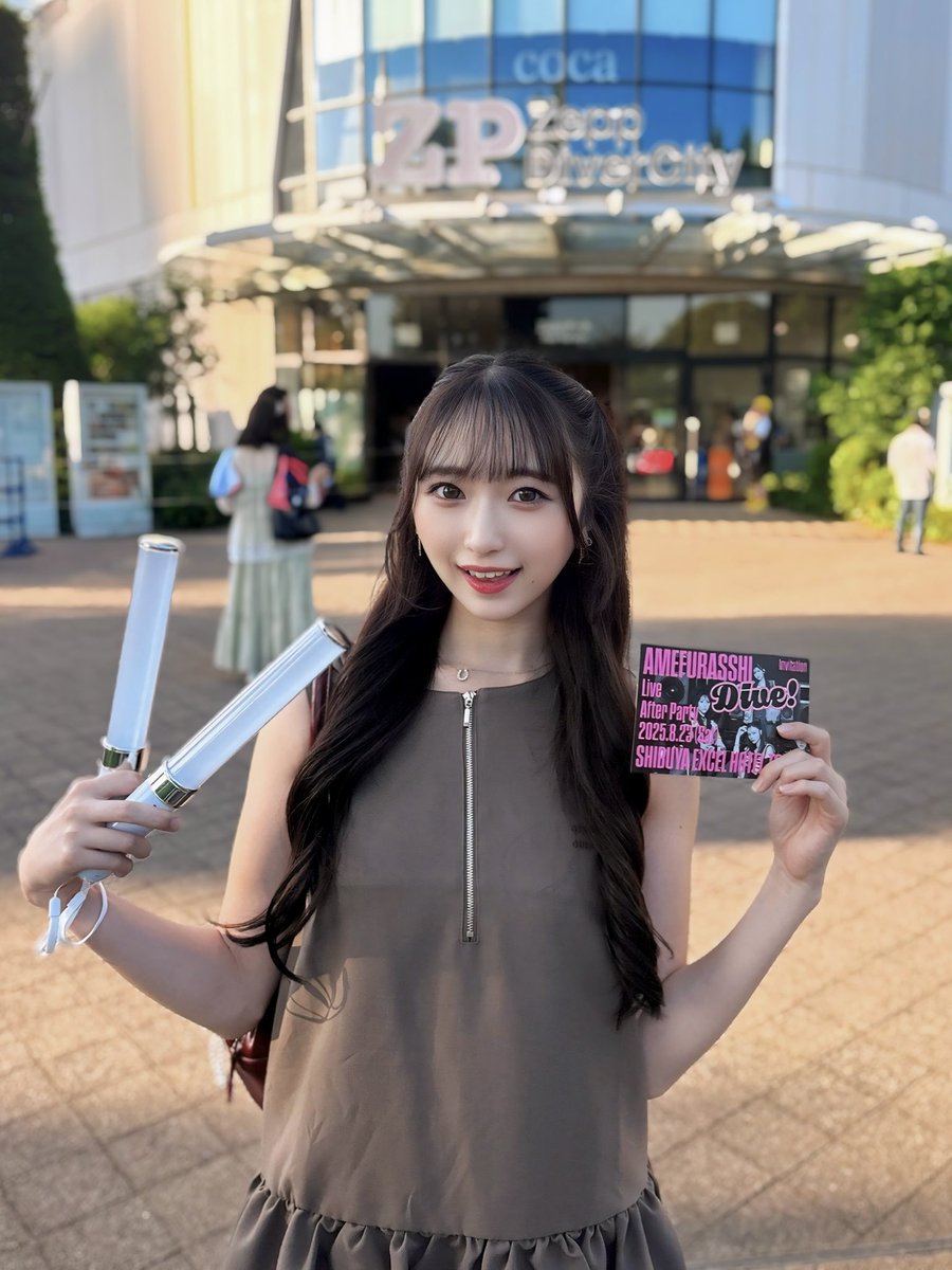 今日は #AMEFURASSHI さんLive"Dive!"
@ Zepp DiverCity(TOKYO)
に行ってきました🎤🪩

メンバーさんみんな可愛くてキラキラしててカッコよくて最高のライブでした🥹💞
私の憧れでもあり、本当に大好きなアイドルさんです✨️✨️💭
パフォーマンスが素晴らしすぎて感動して涙出ちゃった…😿