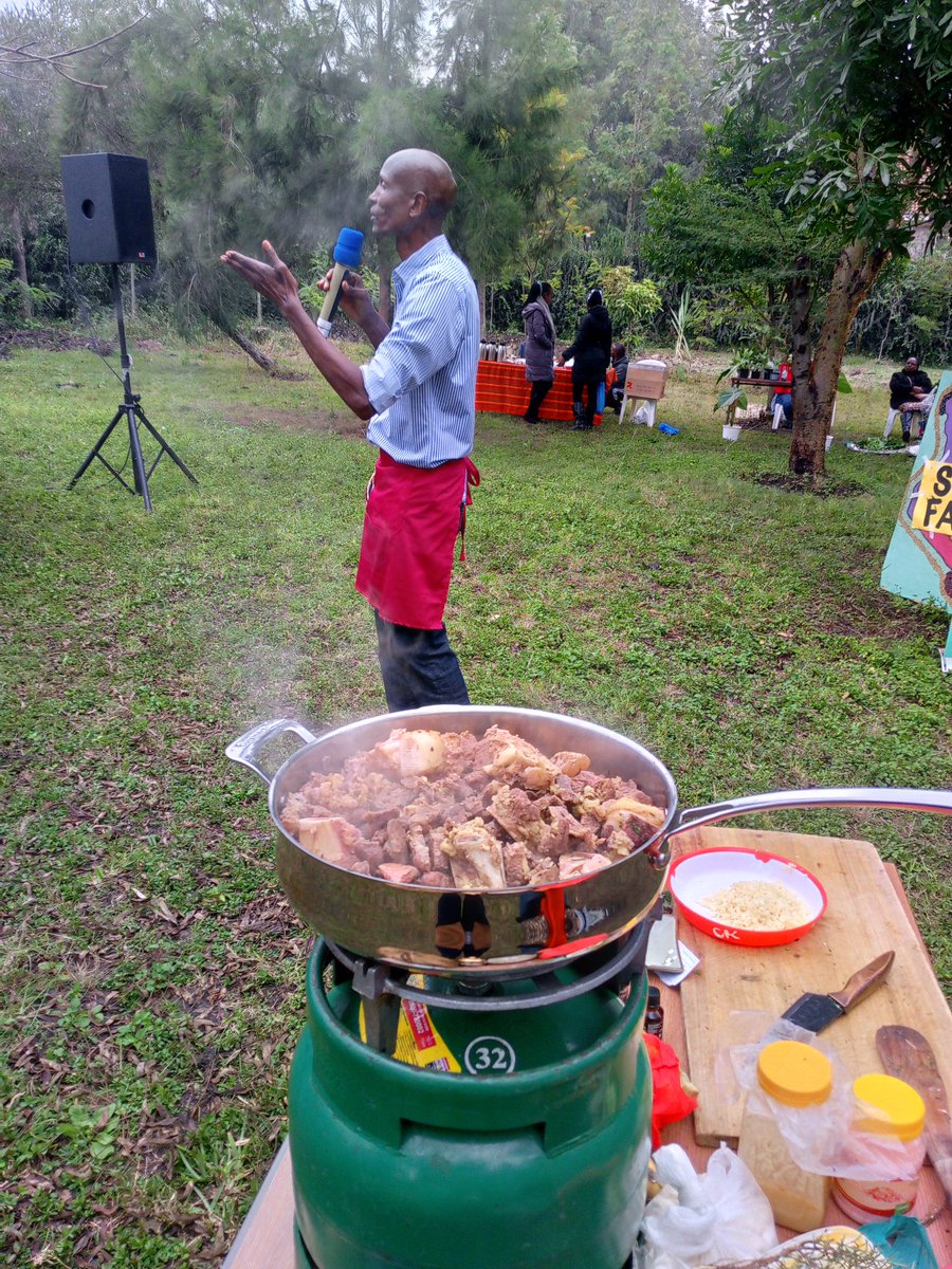 ifjad_'s tweet photo. We’re at #CSHEP with food activist Chef @chefkabui, who emphasizes the importance of understanding what we eat. His call to action: make informed choices and choose organic produce. #FoodJustice https://t.co/Iu85at5D1f