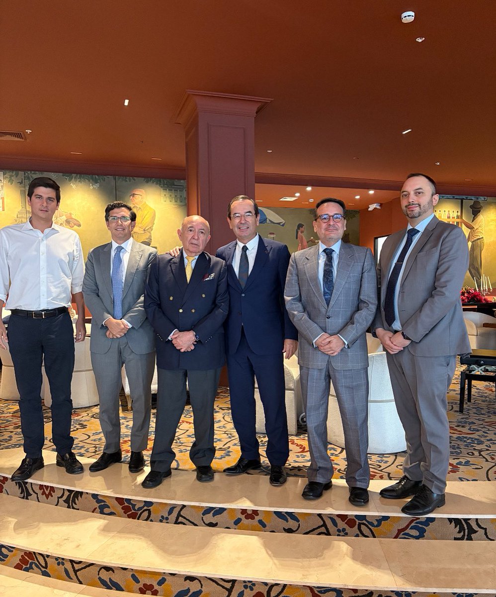 Juan Carlos Cassinelli C. (@jccassinelli) on Twitter photo Un gusto recibir al Embajador Luis Gallegos en Guayaquil <a href="/JoseJavierHD/">Jose Javier Hidalgo Damerval</a> <a href="/ApoloAbogados/">Apolo Abogados</a> <a href="/CassinelliAbg/">Cassinelli Abogados</a> Un gusto recibir al Embajador Luis Gallegos en Guayaquil <a href="/JoseJavierHD/">Jose Javier Hidalgo Damerval</a> <a href="/ApoloAbogados/">Apolo Abogados</a> <a href="/CassinelliAbg/">Cassinelli Abogados</a>