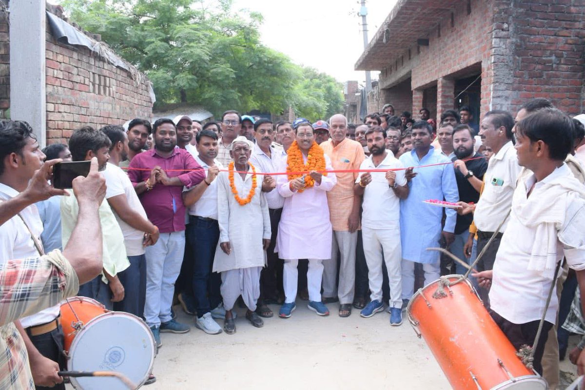 आज विधानसभा क्षेत्र के ग्राम गड़रपुरा, बैरमई बुजुर्ग में विधायक निधि से निर्भीत से सी.सी. रोड का लोकार्पण किया एवं क्षेत्रवासियों से मुलाकात कर उनका कुशल क्षेम जाना।

इस दौरान आप सभी के द्वारा किए गए स्वागत और अभिनंदन के लिए सादर धन्यवाद ज्ञापित करता हूं।