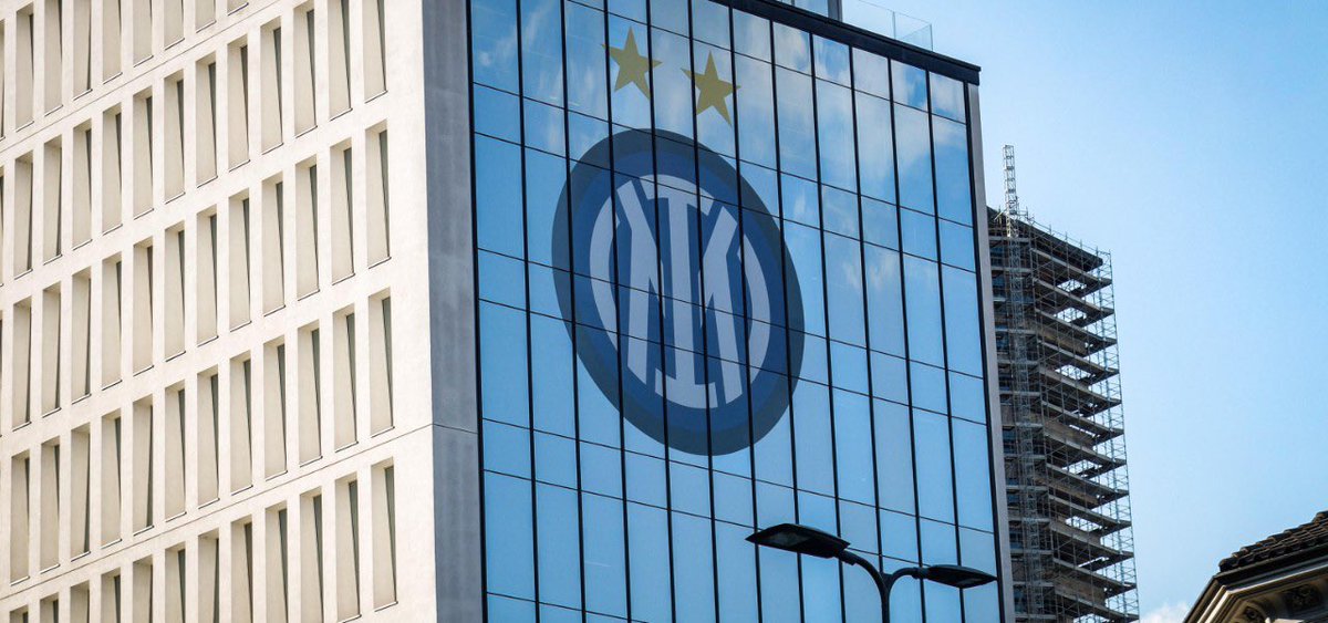 SandroCarama's tweet image. L’#Inter vuole investire su un forte centrocampista e su un difensore. Confermiamo il nome di #Solet, su cui si potrebbe imbastire una trattativa diversa dal trasferimento a titolo definitivo

@sportmediaset