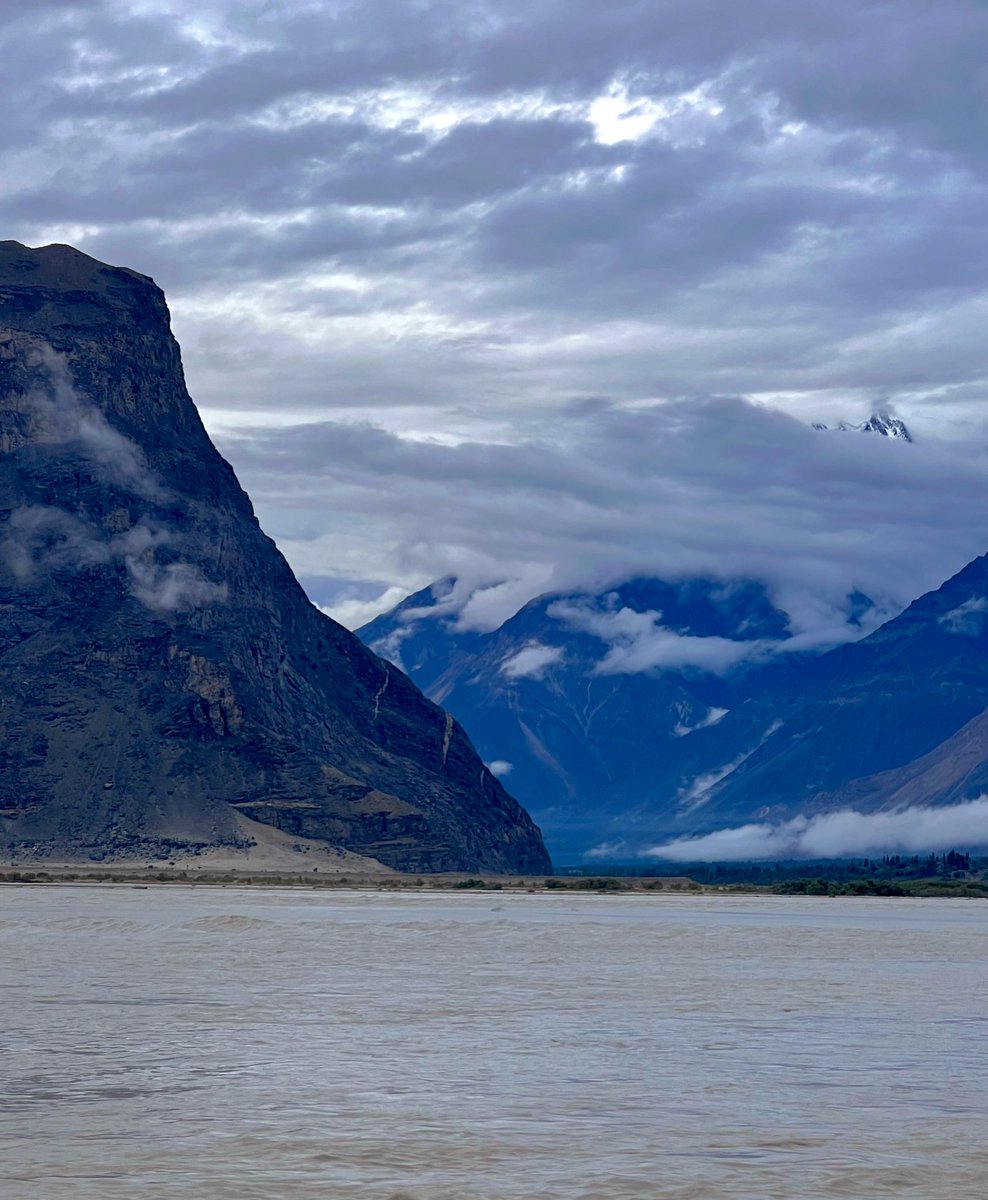 axsha____'s tweet image. ☁️⛰️