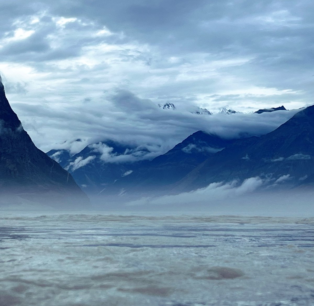 axsha____'s tweet image. ☁️⛰️