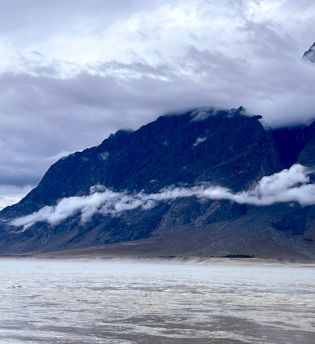 axsha____'s tweet image. ☁️⛰️