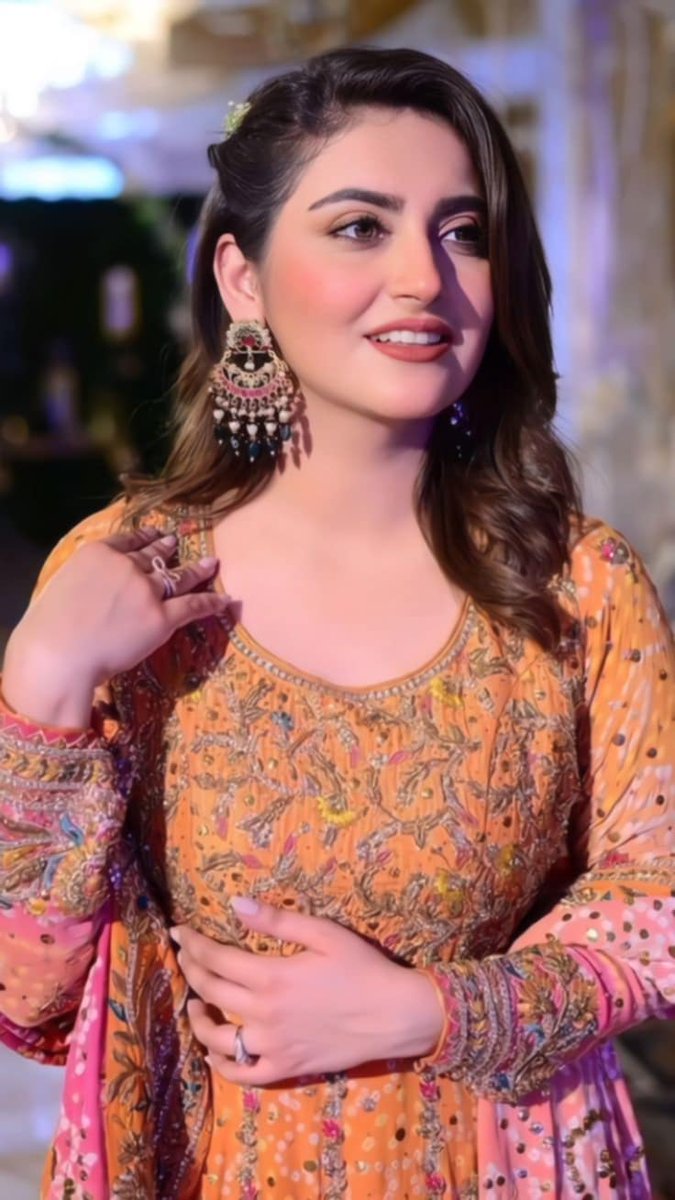 💖
جب تمہاری بیوی تمہیں راشن کی فہرست دے کر بازار بھیجے تو سب سے پہلے وہ خریدو جو اس نے نہیں لکھا، وہ ایک پھول ہو سکتا ہے ایک گجرا ہو سکتا ہے، یا ایک چاکلیٹ بھی ہو سکتی ہے۔

شادی سے پہلے ایسی سوچ رکھنے والے کیسا انجام پائیں گے ؟
#Monkey 💞💞