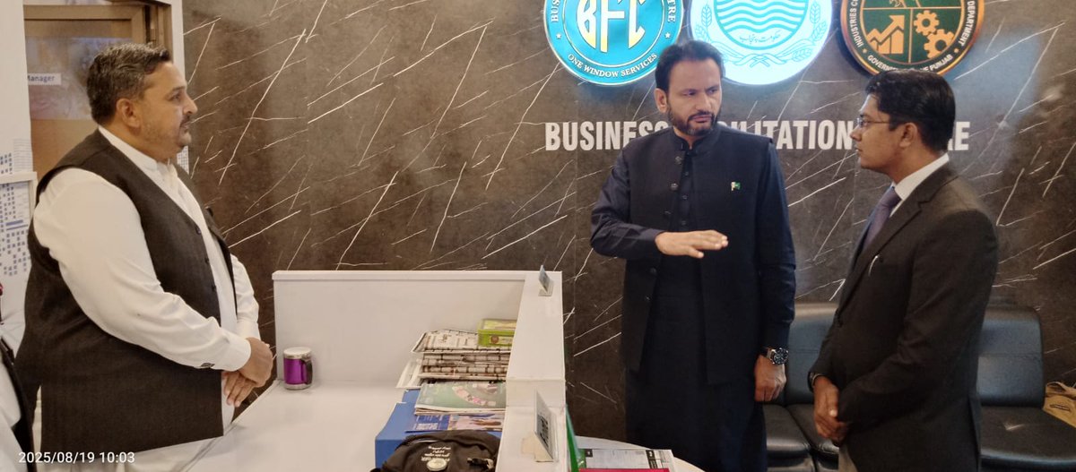 eBizmultan's tweet photo. On 19 Aug 2025 worthy Dy Comm @DeputyMultan paid a monitory visit to #BusinessFacilitationCenter #Multan 2 assess the srvices being provided to #BusinessCommunity. #BFC #facilitiesunderoneroof #onestopsolution #onestopshop #easeofdoingbusiness #onewindowsolution #InvestInPakistan https://t.co/0OWiQGOmrJ
