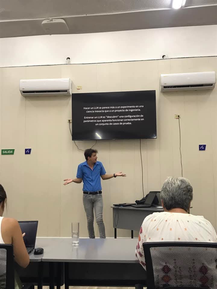 ¡Gran avance en el desarrollo de la IA en Cuba! El Grupo de Inteligencia Artificial e Inteligencia de Datos de la Facultad de Matemática y Computación de la Universidad de La Habana llevó a cabo actividades formativas sobre IA. 💻✨

#UniversidadCubana 

1/2