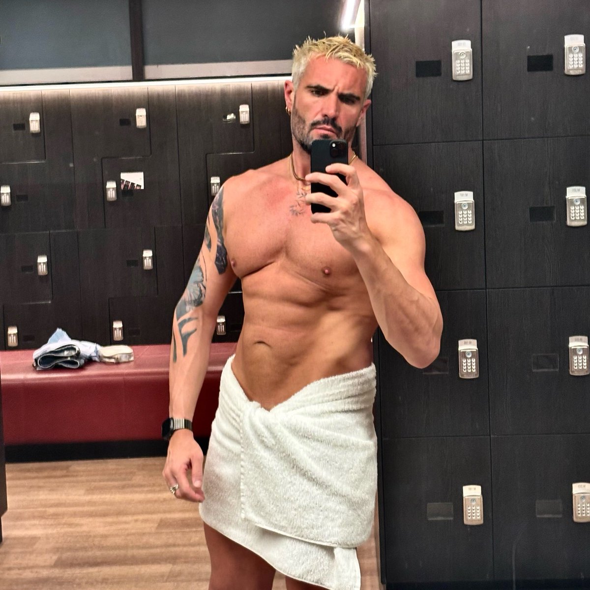 BasqueSurfer_'s tweet image. Bona  nit!