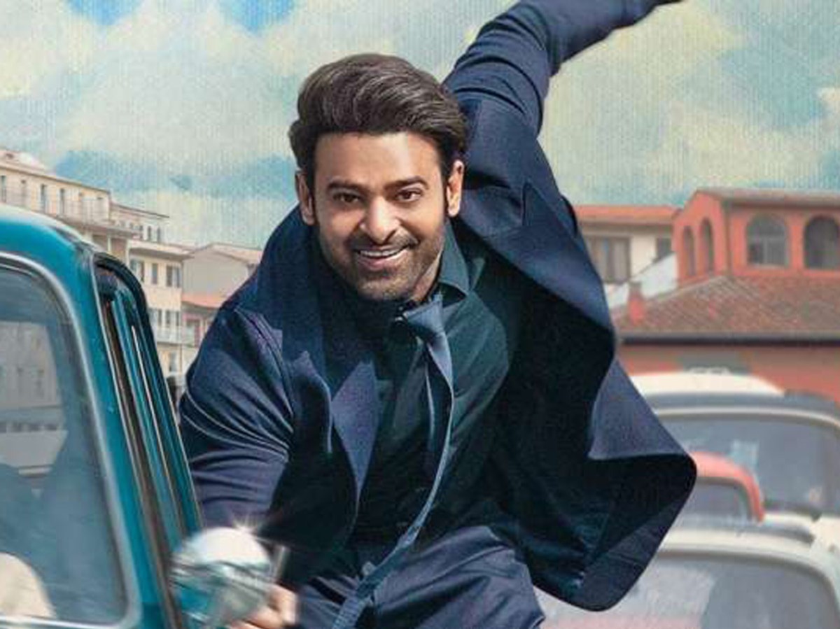 AlwaysBollywood's tweet image. It’s confirmed ✅

To capitalize on the pan-India craze, #YRF is planning to cast the main villain for #Dhoom4 from South. 

The buzz is that the choice will be among these 3 stars.

Who would you like to see as the main antagonist in #Dhoom4?

#Prabhas OR #RamCharan Or #JrNTR